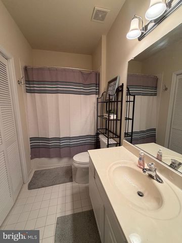 4587 DERRING LN, Fairfax, VA 22030