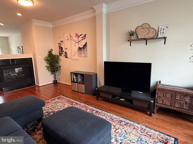 4587 DERRING LN, Fairfax, VA 22030