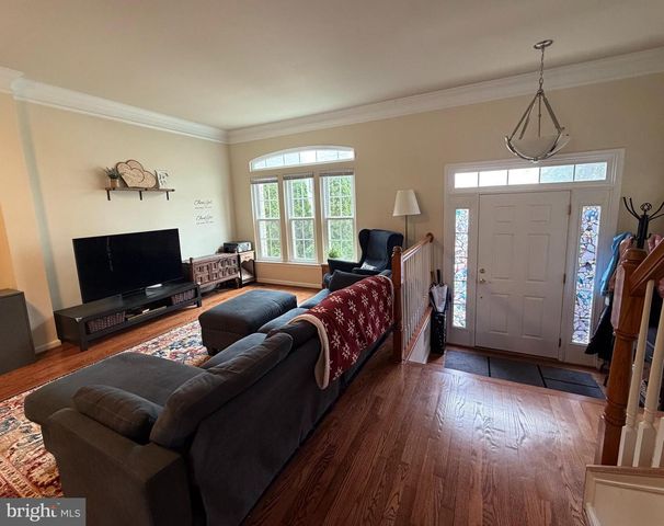 4587 DERRING LN, Fairfax, VA 22030