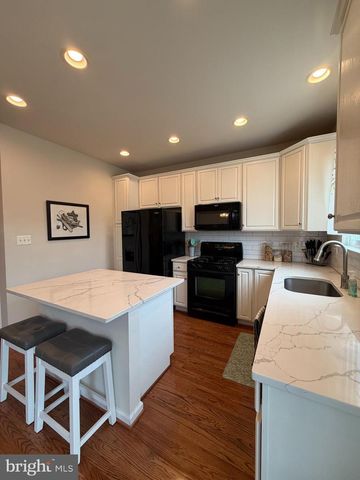 4587 DERRING LN, Fairfax, VA 22030