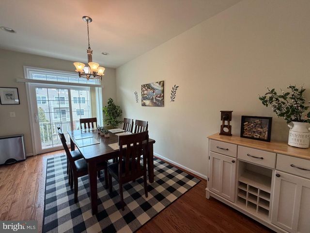 4587 DERRING LN, Fairfax, VA 22030