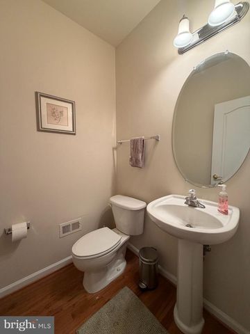 4587 DERRING LN, Fairfax, VA 22030