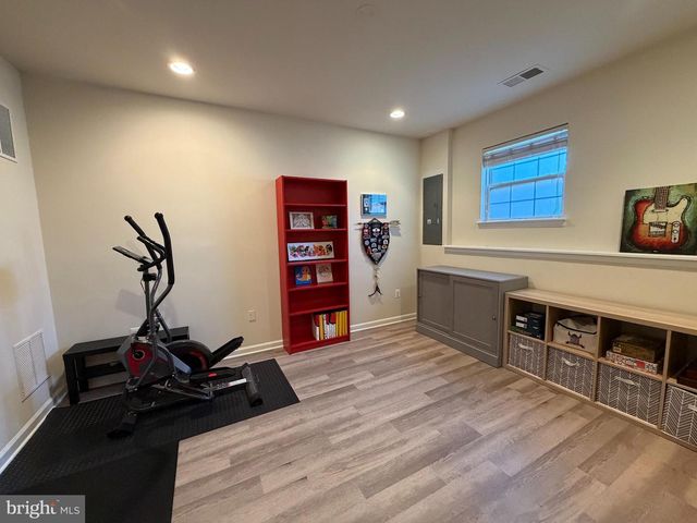 4587 DERRING LN, Fairfax, VA 22030