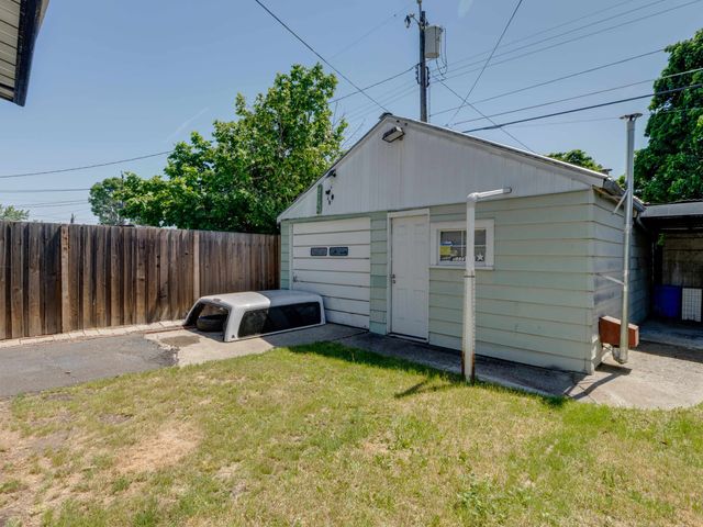 1418 E Rich Ave, Spokane, WA 99207