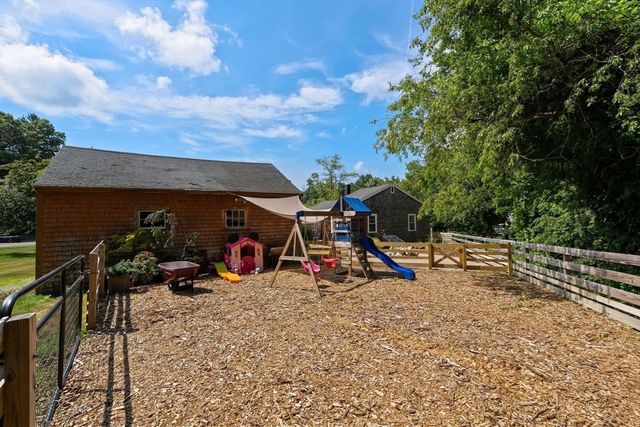 96 Forest St, Pembroke, MA 02359