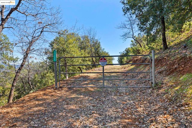 22656 Ridgemont Dr, Sonora, CA 95370