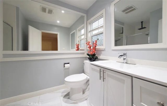 22201 Schoolcraft, Canoga Park, CA 91303