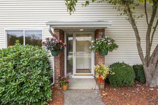 1002 Williamsburg Circle, Warwick, RI 02886