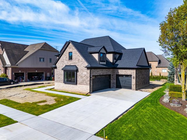 54679 White Pine Lane, Shelby Twp, MI 48315