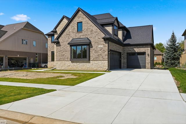 54679 White Pine Lane, Shelby Twp, MI 48315