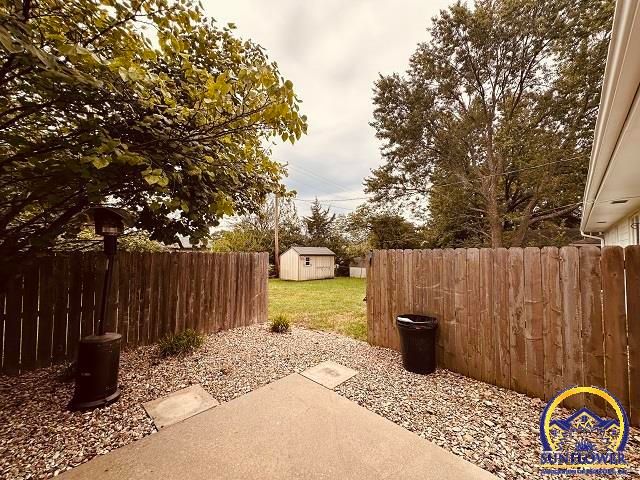 2736 SW Osborn RD, Topeka, KS 66614
