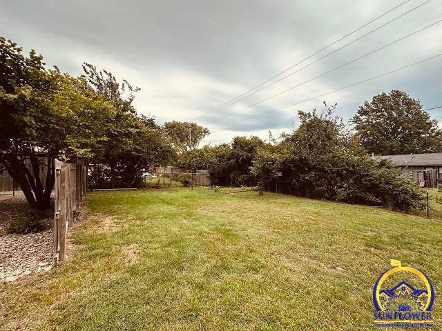 2736 SW Osborn RD, Topeka, KS 66614