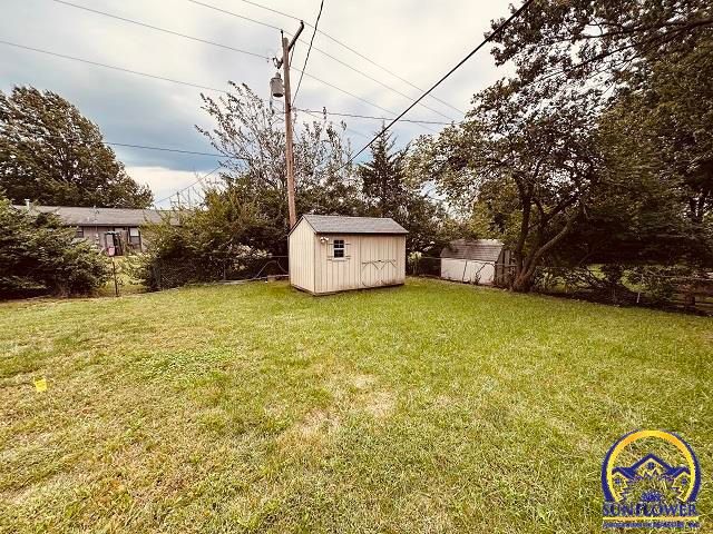 2736 SW Osborn RD, Topeka, KS 66614