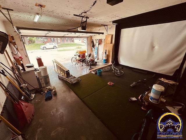 2736 SW Osborn RD, Topeka, KS 66614