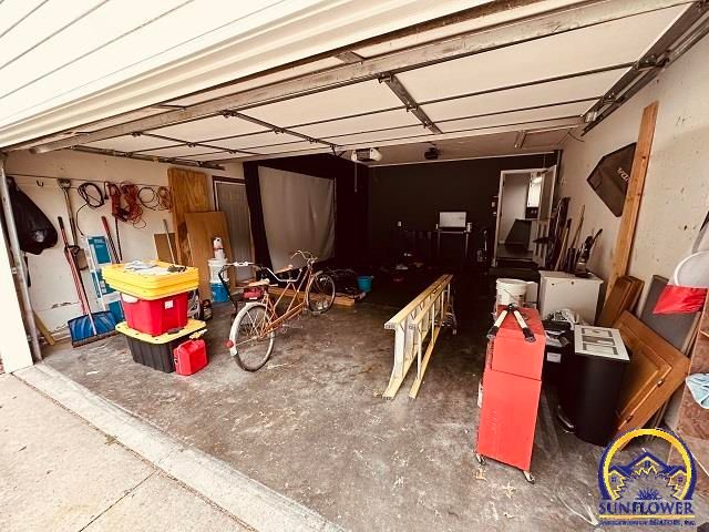 2736 SW Osborn RD, Topeka, KS 66614
