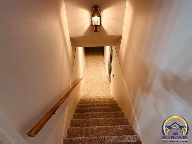 2736 SW Osborn RD, Topeka, KS 66614