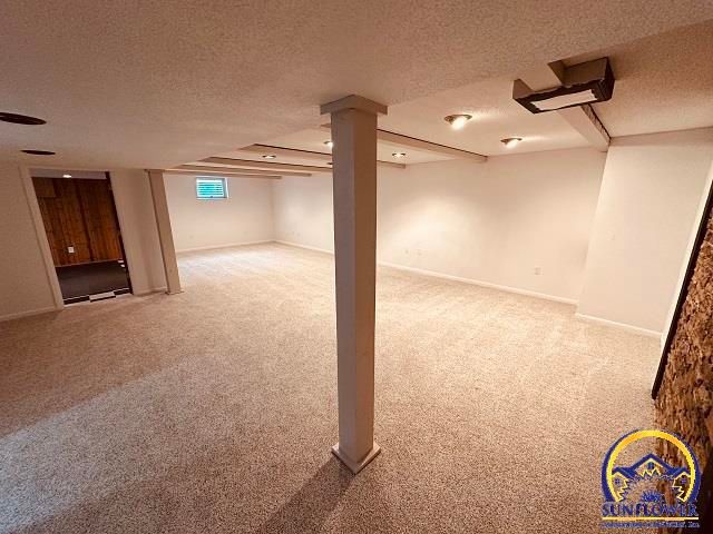 2736 SW Osborn RD, Topeka, KS 66614