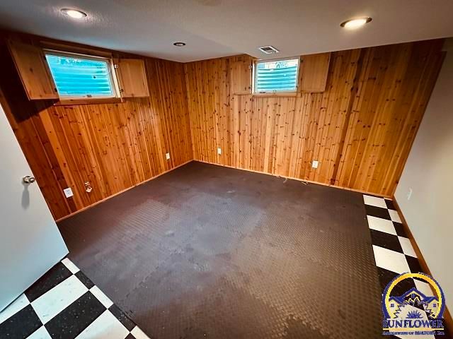 2736 SW Osborn RD, Topeka, KS 66614