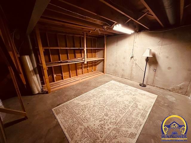 2736 SW Osborn RD, Topeka, KS 66614