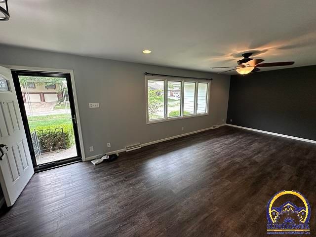 2736 SW Osborn RD, Topeka, KS 66614