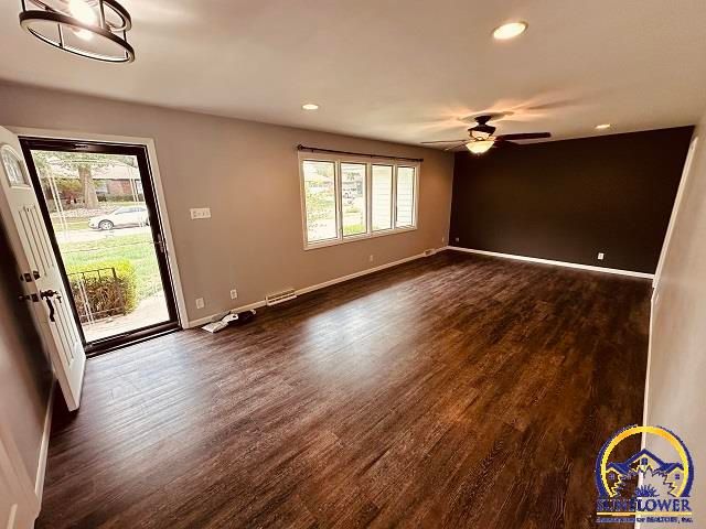 2736 SW Osborn RD, Topeka, KS 66614