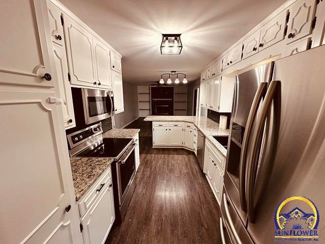 2736 SW Osborn RD, Topeka, KS 66614