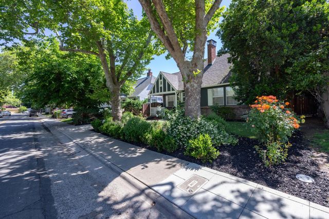 855 35th St, Sacramento, CA 95816