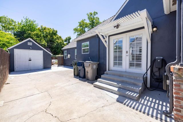 855 35th St, Sacramento, CA 95816