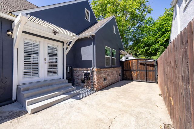 855 35th St, Sacramento, CA 95816