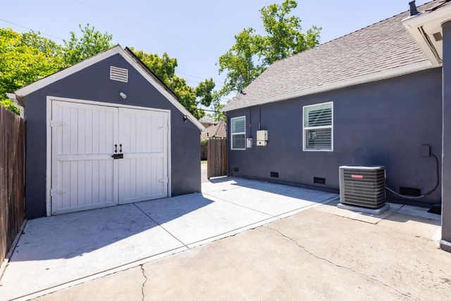 855 35th St, Sacramento, CA 95816