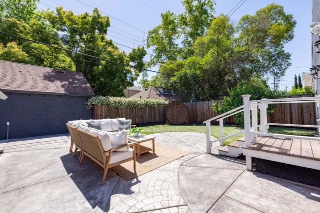 855 35th St, Sacramento, CA 95816