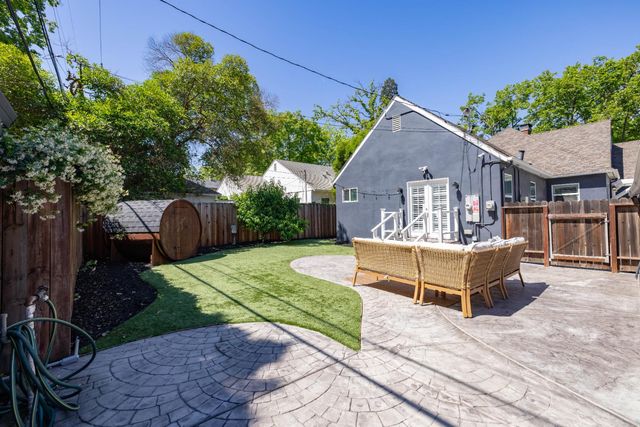 855 35th St, Sacramento, CA 95816
