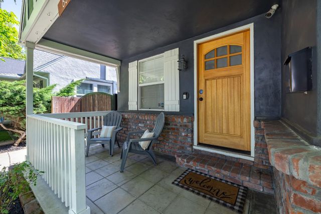 855 35th St, Sacramento, CA 95816