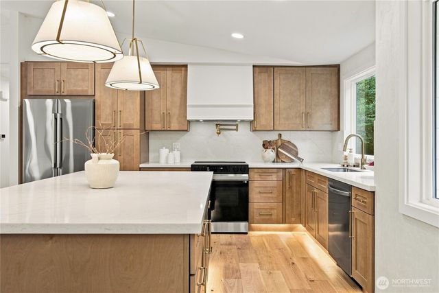 21924 NE 164th St, Woodinville, WA 98077