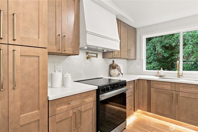 21924 NE 164th St, Woodinville, WA 98077