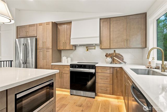 21924 NE 164th St, Woodinville, WA 98077