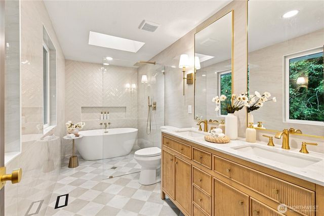 21924 NE 164th St, Woodinville, WA 98077