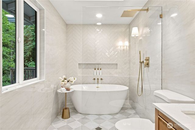 21924 NE 164th St, Woodinville, WA 98077
