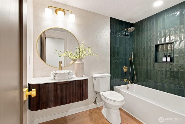21924 NE 164th St, Woodinville, WA 98077