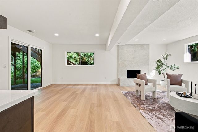 21924 NE 164th St, Woodinville, WA 98077
