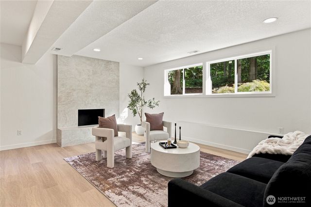 21924 NE 164th St, Woodinville, WA 98077