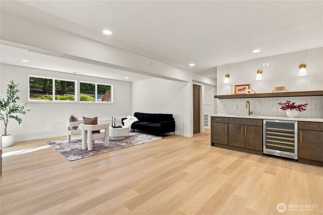 21924 NE 164th St, Woodinville, WA 98077