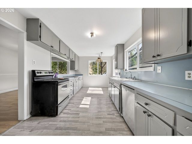 1355 DAYS CREEK CUTOFF Rd, Myrtle Creek, OR 97457