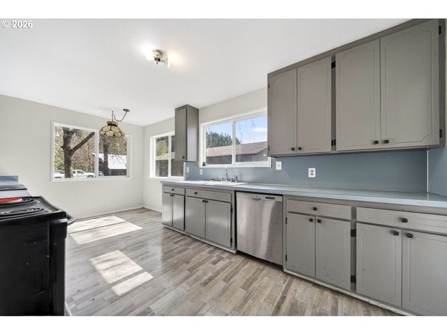 1355 DAYS CREEK CUTOFF Rd, Myrtle Creek, OR 97457