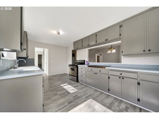 1355 DAYS CREEK CUTOFF Rd, Myrtle Creek, OR 97457