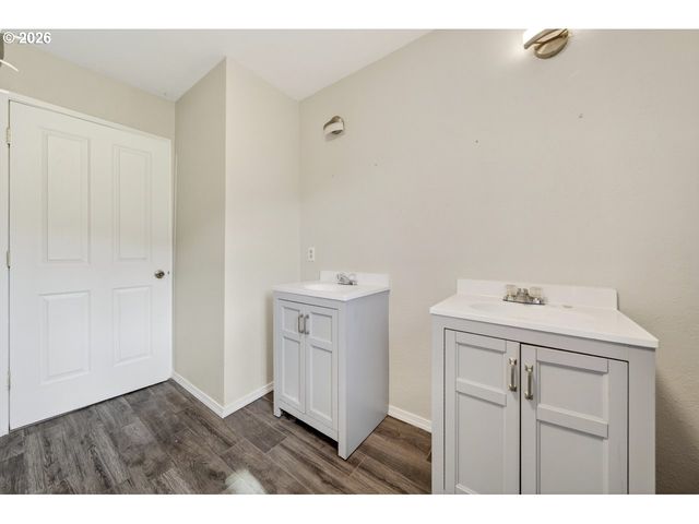 1355 DAYS CREEK CUTOFF Rd, Myrtle Creek, OR 97457