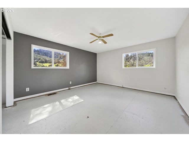 1355 DAYS CREEK CUTOFF Rd, Myrtle Creek, OR 97457