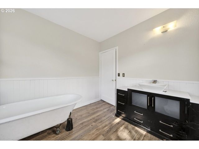 1355 DAYS CREEK CUTOFF Rd, Myrtle Creek, OR 97457