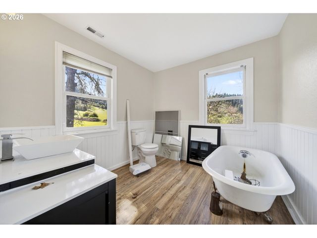 1355 DAYS CREEK CUTOFF Rd, Myrtle Creek, OR 97457