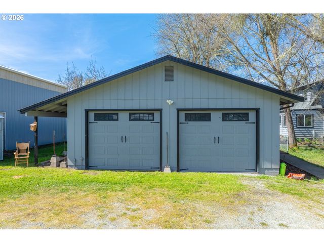 1355 DAYS CREEK CUTOFF Rd, Myrtle Creek, OR 97457